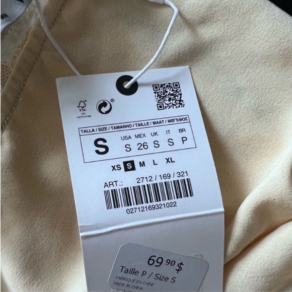 *SOLD* Size Small NWT Zara Butter Yellow Halter Dress With Lace Detail and tie - Picture 4 of 4